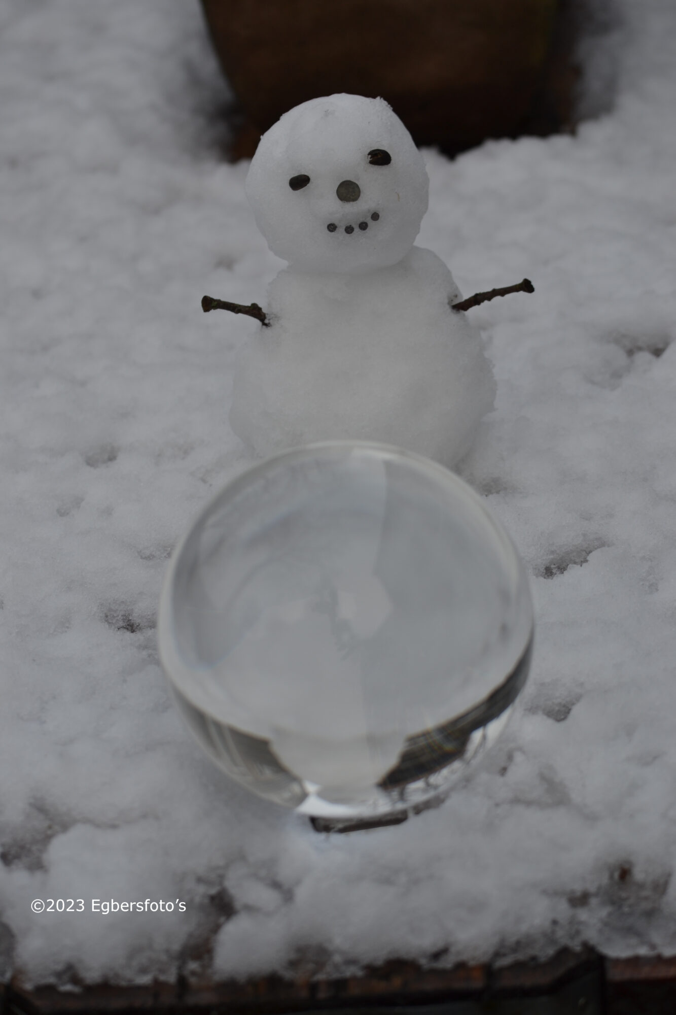 Sneeuwpopje met glazenbol