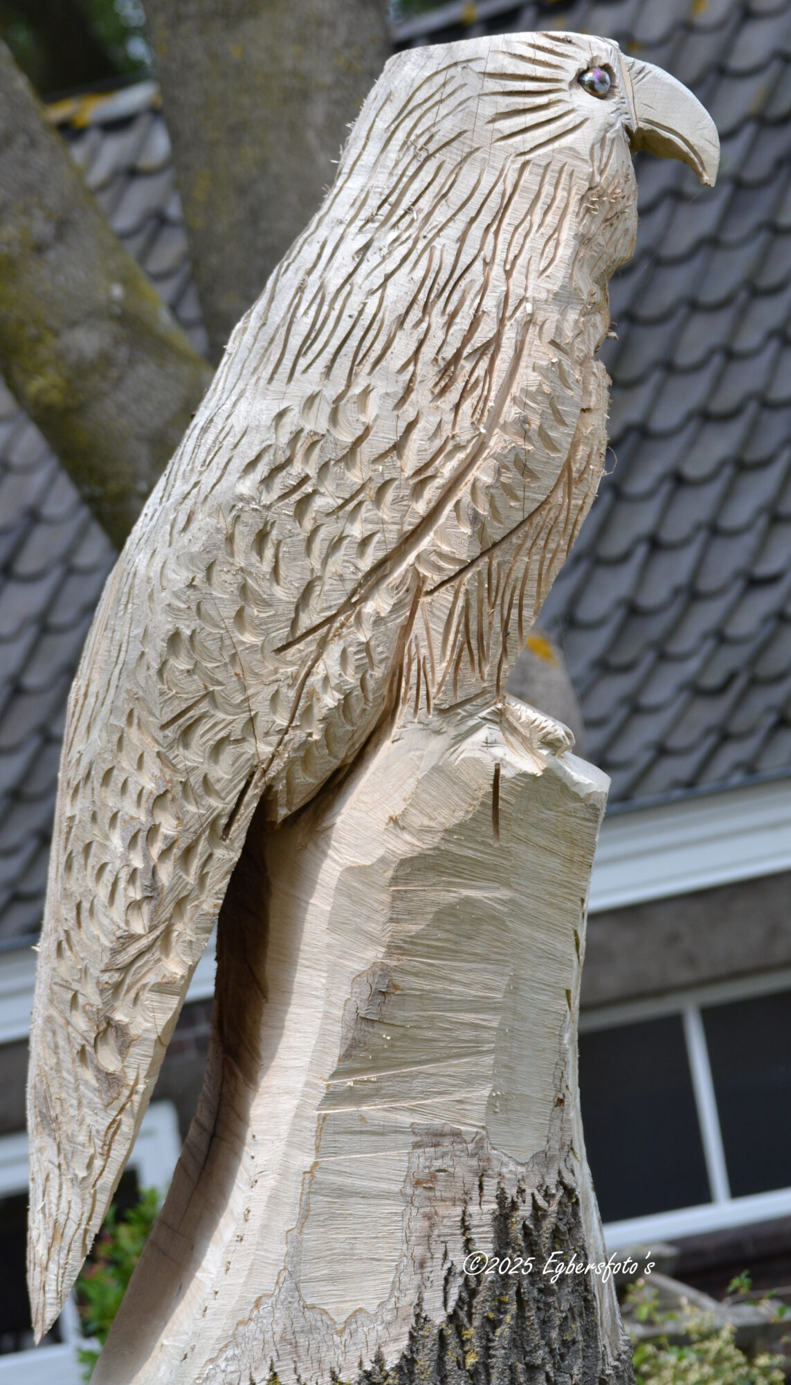 Houten vogel bij sluisje Eemnes