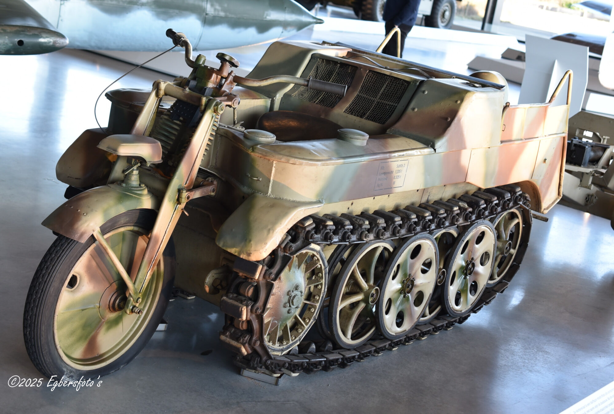 NSU SD.KFZ.2. ,Kettenkraftrad
Gebouwd door NSU in 1947 met een motor van Opel 4 cilinder 36 pk  en reed 70km/u 