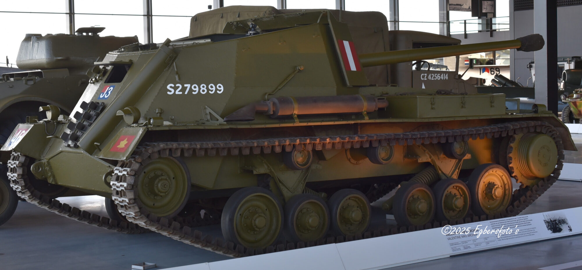 Valentiee MK II archer 
gebruikt (NL) 1945 tot 1950 
gewicht 15 ton, kaliber 17 PDR.
Motor GN 6 cilinder benzine snelheid 32 km/u