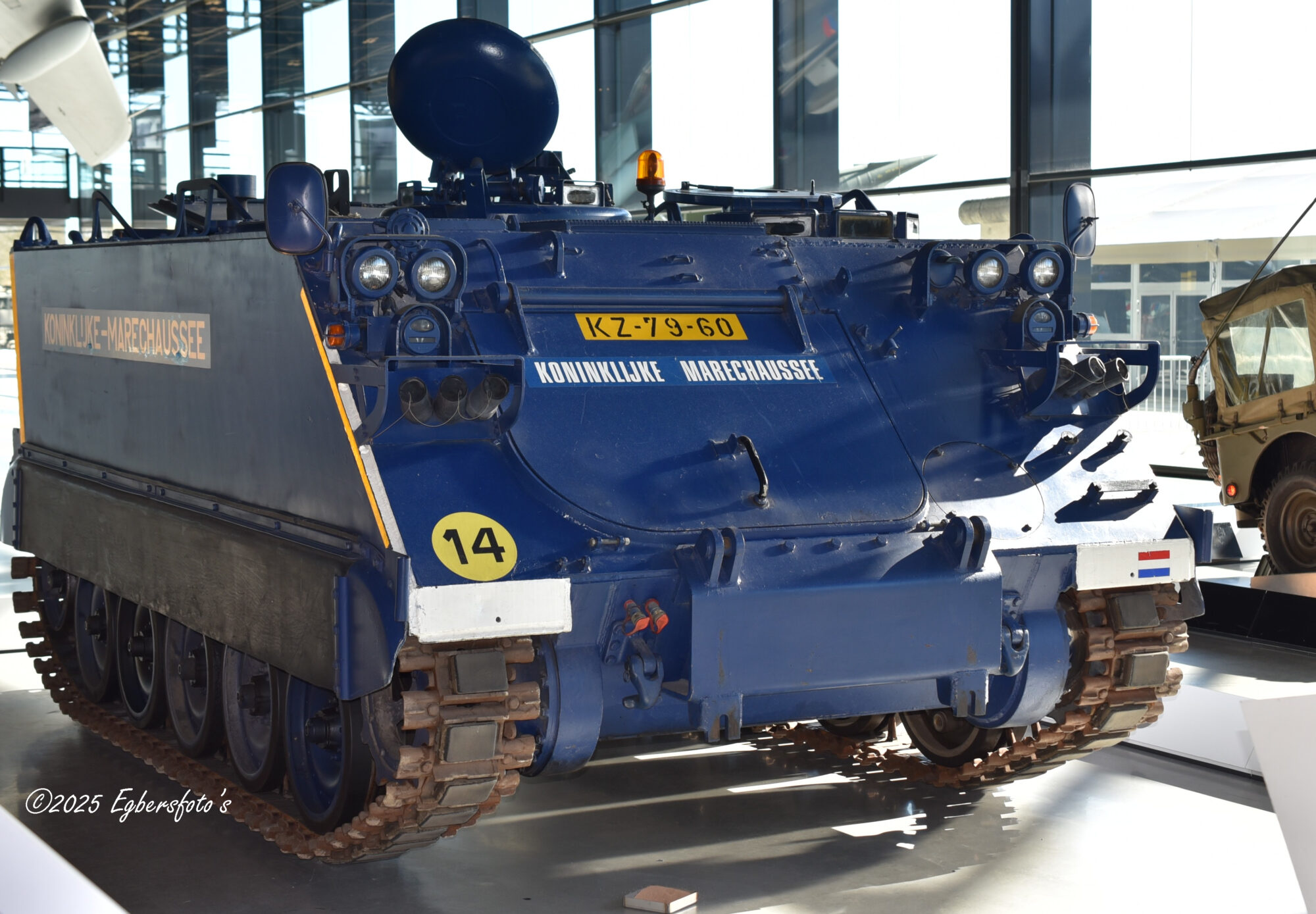 Rups voertuig marechaussee