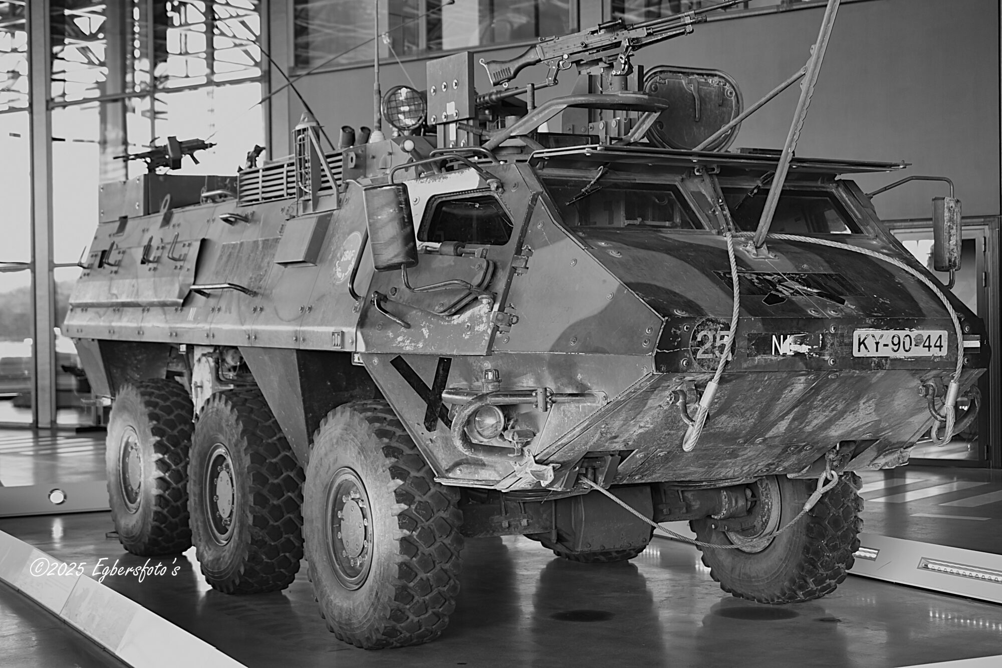 Combat Vehicles
in gebruik van 1998 tot 2010, 3 bestuurders en 7 passagiers 50 mm mitrailleur, snelheid 95 km