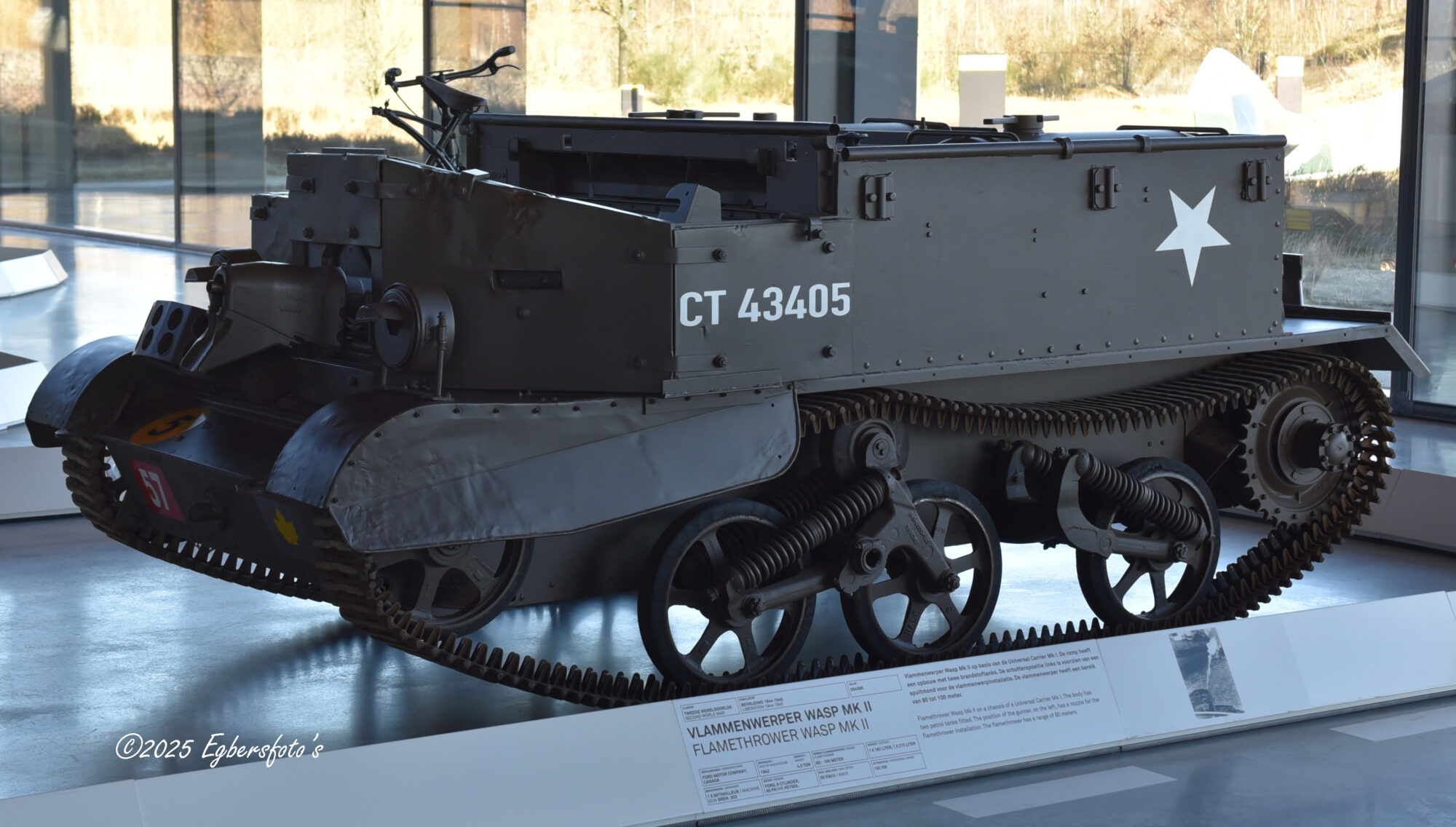 Vlammenwerper Wasp MK II
Merk Ford, gebouwd 1943 gewicht 4,5 ton
Bereik vlammenwerper  80 tot 100 meter
snelheid 50km/u 